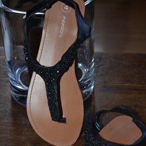 NWOT Xhilaration sandals